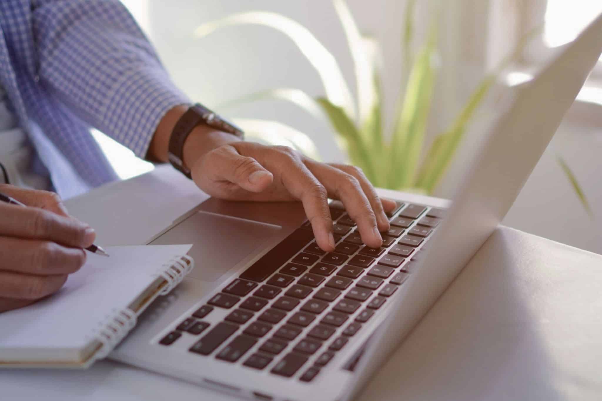 Photographie illustrant une offre d'emploi de coordinateur technique